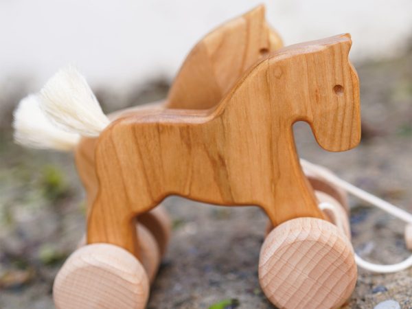 Bajo Pull-Along Jumping Horses