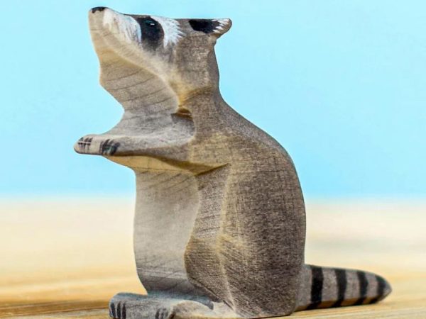 Bumbu Wooden Sitting Raccoon
