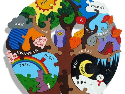 CYMRAEG - Alphabet Jigsaws Wooden Seasons