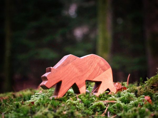 O_wow Handmade Walnut Bear
