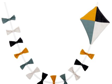 Roommate Circus Kite Garland