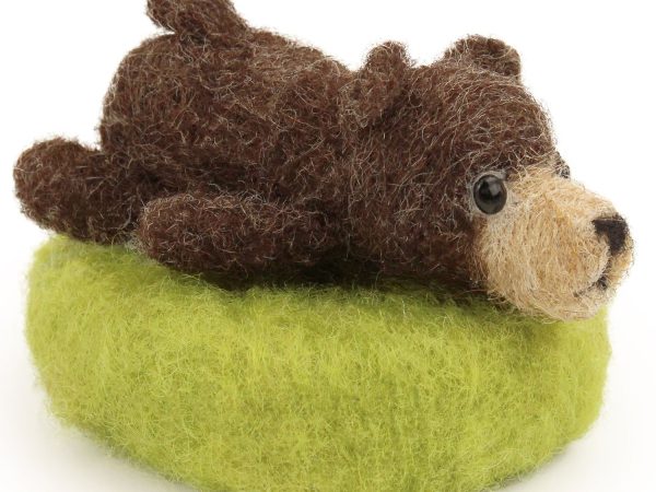 The Makerss - Amiguwoolli Snoozing Bear Mini Needle Felt Kit